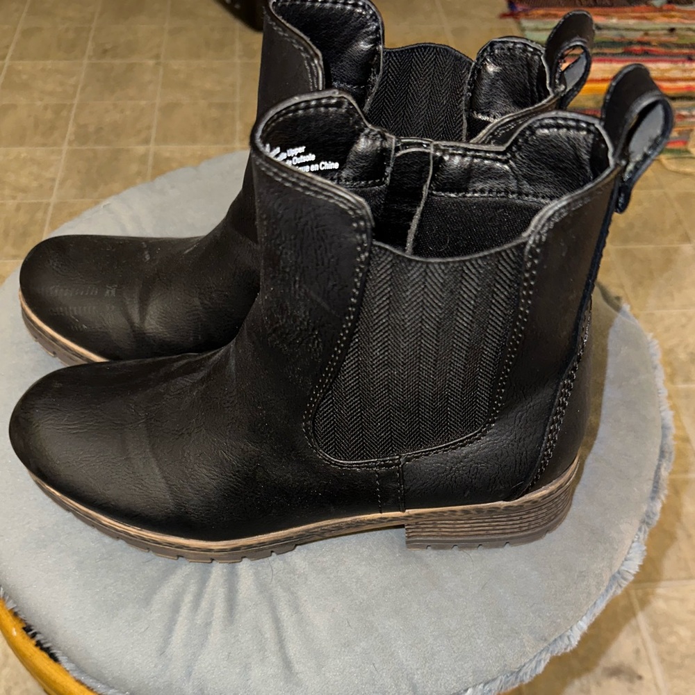 Cute Black Boots!